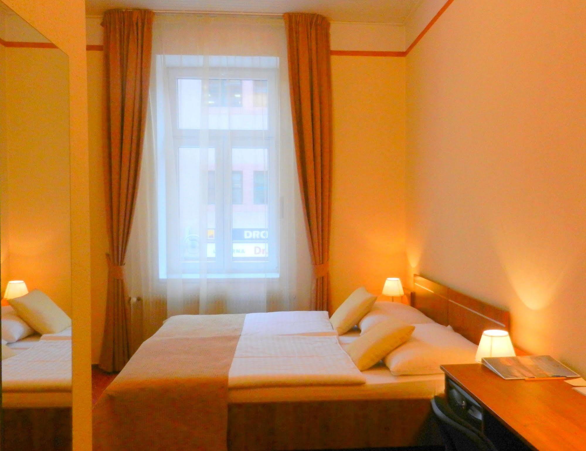 Hotel Tábor Exteriör bild